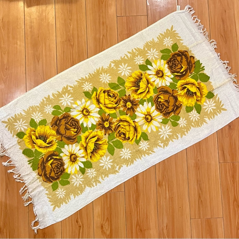 Vintage Trophy Cannon Bath Towel with Fringe Brown Yellow Orange Floral MCM